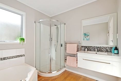 Photo of property in 15 Cunliffe Street, Johnsonville, Wellington, 6037