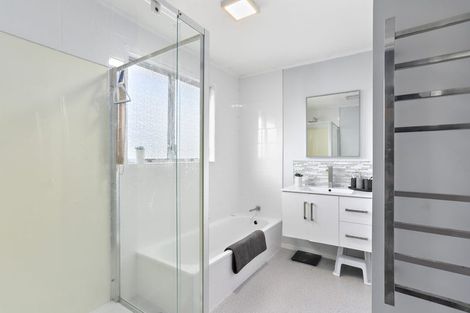 Photo of property in 30 Newham Place, Henderson, Auckland, 0612