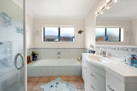 Photo of property in 6 Flora Way, Rototuna, Hamilton, 3210