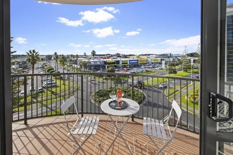 Photo of property in The Rennaissance, 4g/18 Ronwood Avenue, Manukau, Auckland, 2104