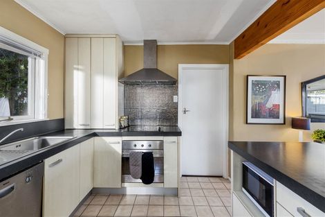 Photo of property in 389 Wairau Road, Totara Vale, Auckland, 0629