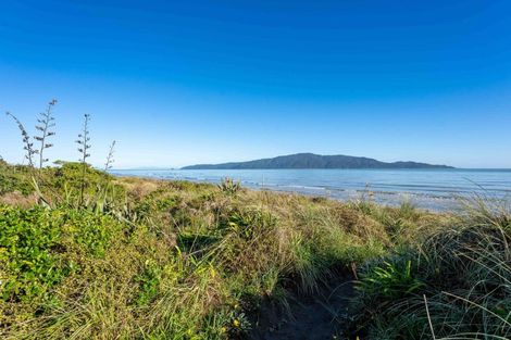 Photo of property in 17 Oratia Street, Waikanae Beach, Waikanae, 5036