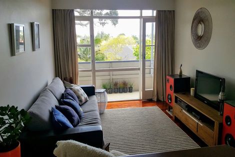 Photo of property in 5/77 Old Lake Road, Narrow Neck, Auckland, 0624