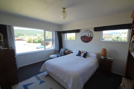 Photo of property in 109 Taylor Terrace, Tawa, Wellington, 5028