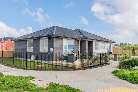 Photo of property in 42 Schoolside Road, Kumeu, 0810