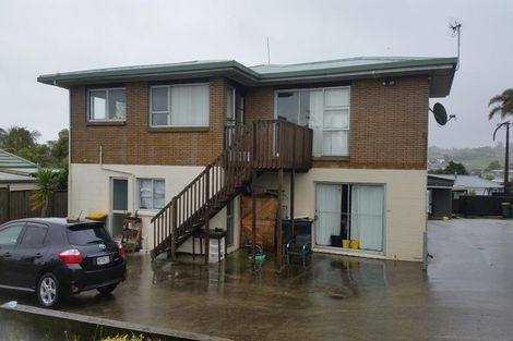 Photo of property in 1/940 East Coast Road, Northcross, Auckland, 0630