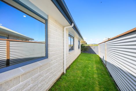 Photo of property in 32 Somerset Crescent, Highbury, Palmerston North, 4412