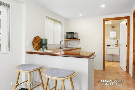 Photo of property in 35 South Lynn Road, Titirangi, Auckland, 0604