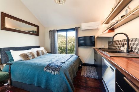 Photo of property in 12 Stafford Street, Mount Victoria, Wellington, 6011