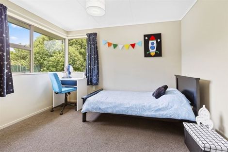 Photo of property in 76 Champion Street, Cannons Creek, Porirua, 5024