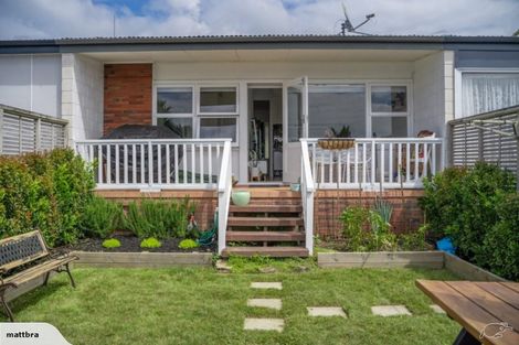 Photo of property in 2/289 Glenfield Road, Glenfield, Auckland, 0629