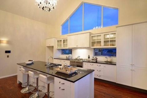 Photo of property in 35 Namsan Close, Fairview Heights, Auckland, 0632