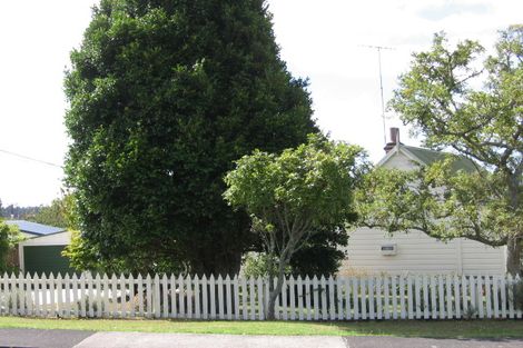 Photo of property in Fordham Cottage, 8 Fordham Street, Beach Haven, Auckland, 0626