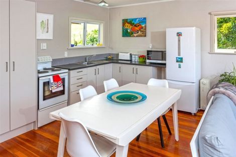 Photo of property in 4 Ocean Beach Road, Tairua, 3508
