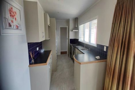 Photo of property in 3 Yeovil Road, Te Atatu Peninsula, Auckland, 0610