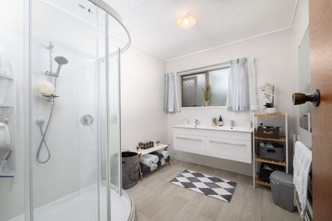 Photo of property in 202 Te Wahapu Road, Russell, 0272