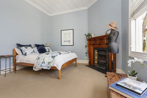 Photo of property in 12 Vincent Road, Northcote Point, Auckland, 0627