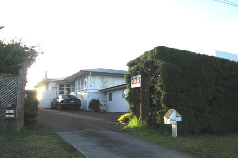 Photo of property in 2/233 Glenfield Road, Hillcrest, Auckland, 0627