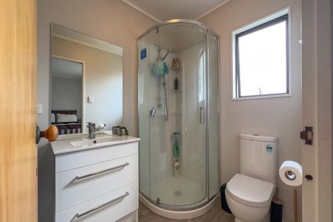 Photo of property in 12 Darlington Street, Ngatea, 3503