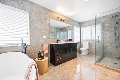 Photo of property in 28 Shah Place, Glen Eden, Auckland, 0602