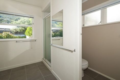 Photo of property in 2 Volkner Grove, Waterloo, Lower Hutt, 5011