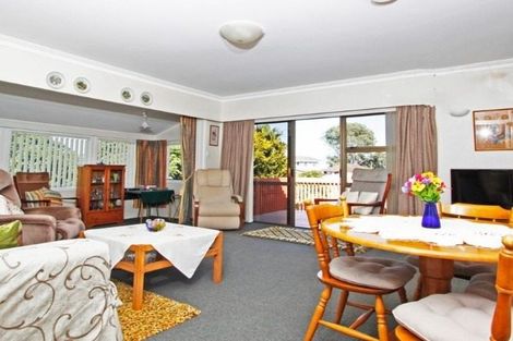 Photo of property in 2/9 Roseburn Place, Pakuranga, Auckland, 2010