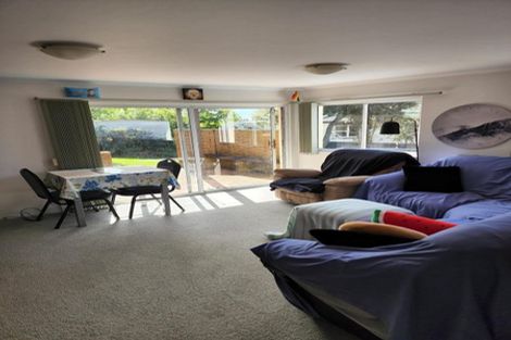 Photo of property in 6 Hume Drive, Hillcrest, Auckland, 0627