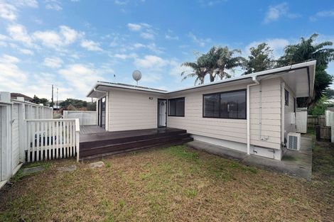 Photo of property in 2/18 Gloria Avenue, Te Atatu Peninsula, Auckland, 0610