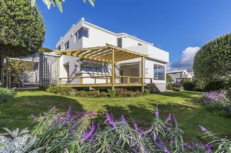 Photo of property in 2 Glengavel Grove, Papakowhai, Porirua, 5024