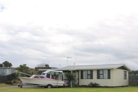 Photo of property in 5 Kent Terrace, Foxton Beach, Foxton, 4815