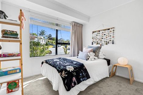 Photo of property in 9 Wyatt Place, Glendene, Auckland, 0602