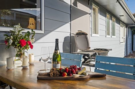 Photo of property in 11a Kinder Street, Acacia Bay, Taupo, 3330