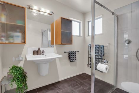 Photo of property in 2a Wouldbank Way, Welcome Bay, Tauranga, 3112