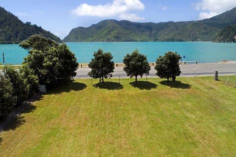 Photo of property in 20 Esplanade, Okiwi Bay, French Pass, 7193