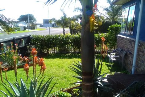 Photo of property in 7a Taihiki Road, Clarks Beach, 2122