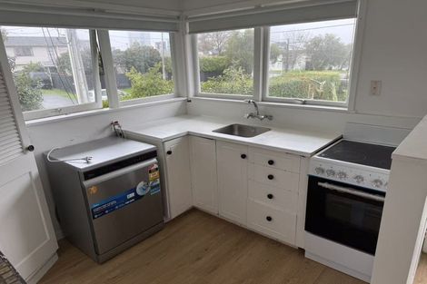 Photo of property in 2/16 Pupuke Road, Takapuna, Auckland, 0622