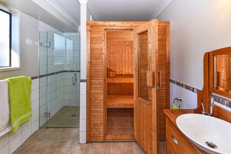 Photo of property in 11 Castlehill Court, Wattle Downs, Auckland, 2103