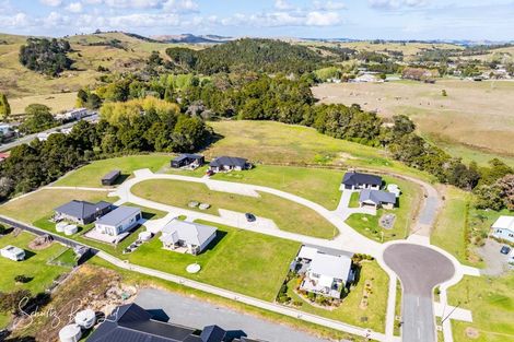 Photo of property in 3 Manaaki Circle, Paparoa, 0571