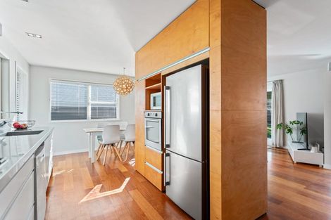 Photo of property in 43 La Rosa Street, Green Bay, Auckland, 0604