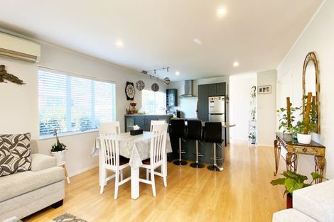 Photo of property in 60 De Quincey Terrace, Highland Park, Auckland, 2010