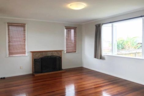 Photo of property in 4 Harding Avenue, Te Atatu South, Auckland, 0610