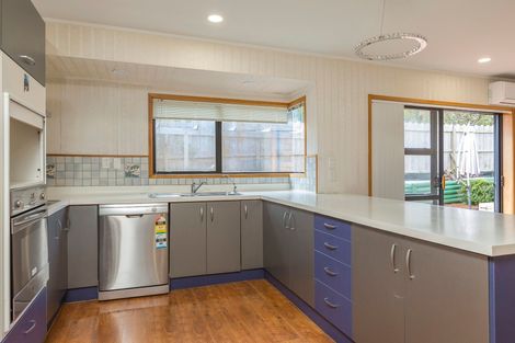 Photo of property in 40 Pigeon Mountain Road, Half Moon Bay, Auckland, 2012