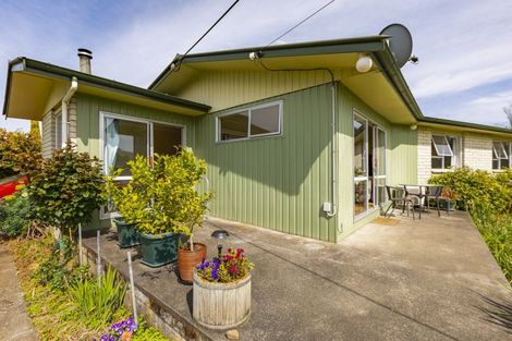 Photo of property in 19 Lake Street, Takapau, 4203