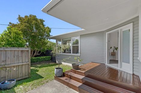 Photo of property in 27 Norcross Avenue, Henderson, Auckland, 0612