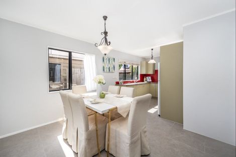 Photo of property in 2/83 Aviemore Drive, Highland Park, Auckland, 2010