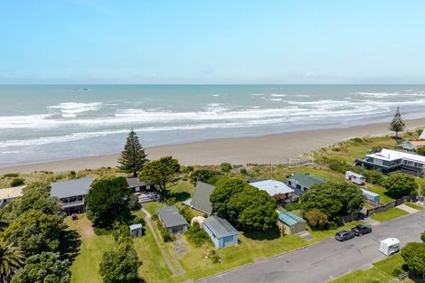 Photo of property in 127 Blue Pacific Parade, Riversdale Beach, Masterton, 5872
