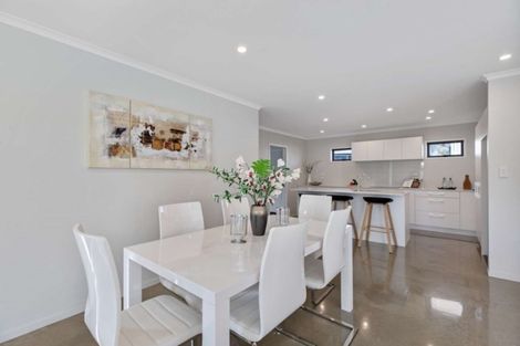 Photo of property in 30 Orchard Rise, Rosehill, Papakura, 2113