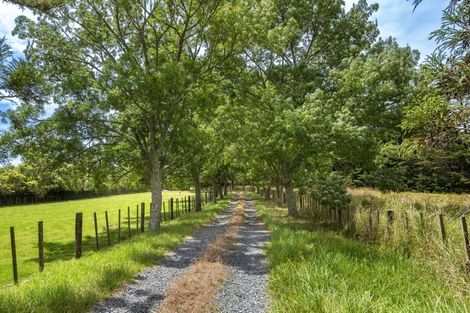 Photo of property in 116 Station Road, Kumeu, 0891