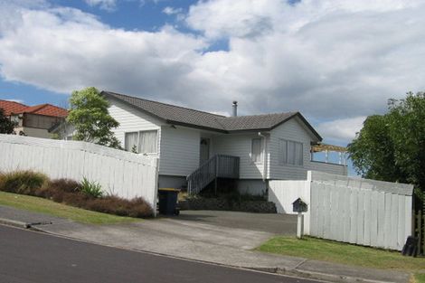 Photo of property in 5 Van Dyke Place, West Harbour, Auckland, 0618