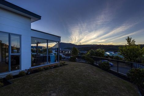 Photo of property in 2 Fantail Heights, Picton, 7220
